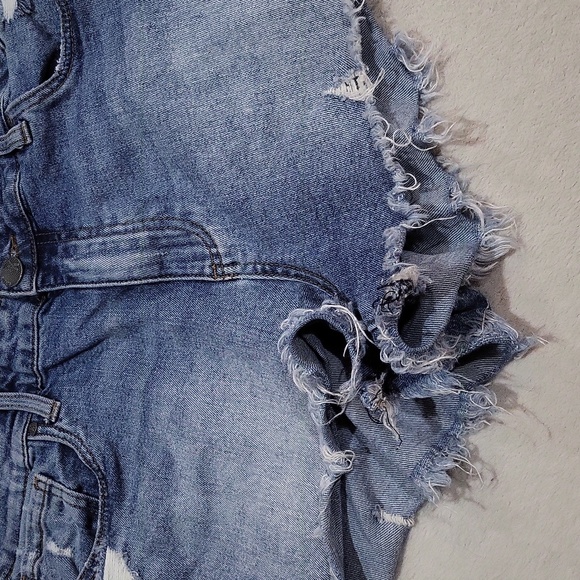 Kut From The Kloth Shorts - Picture 6 of 15